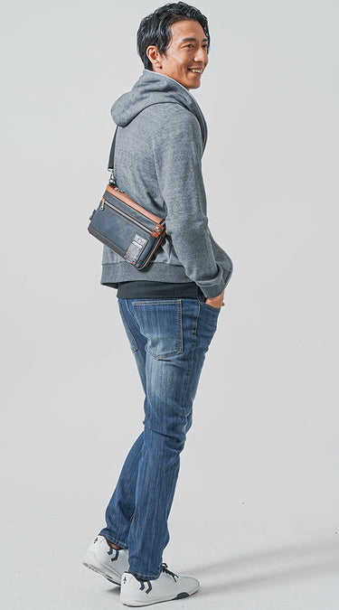 おしゃれに見える50代メンズのショルダーバックコーデ例