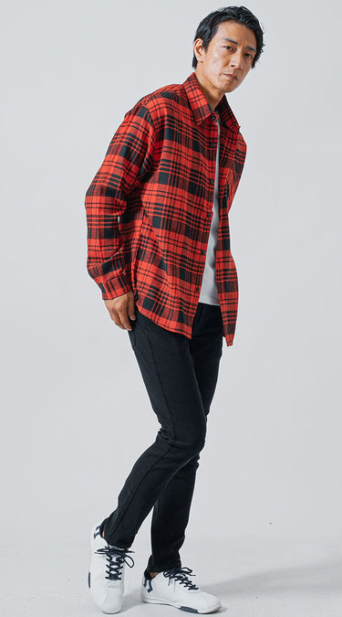 秋に合う黒パンツのメンズコーデ例