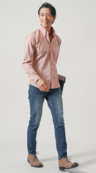 ピンクシャツのメンズコーデ