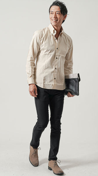 ベージュシャツのメンズコーデ