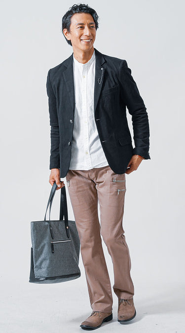 ブーツカットパンツにジャケットを合わせたスタイリッシュなコーディネート