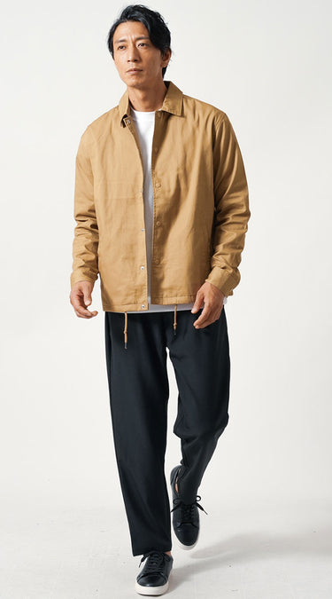 メンズにおすすめの春服を着た男性