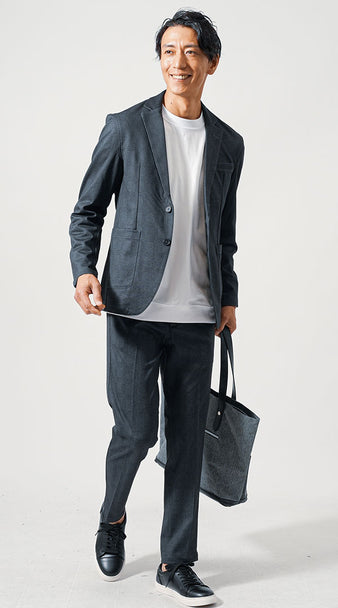 11月のメンズにおすすめの秋服コーデ・セットアップ×白Tシャツ きれいめ 大人