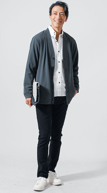 カーディガンとシャツのコーディネート画像