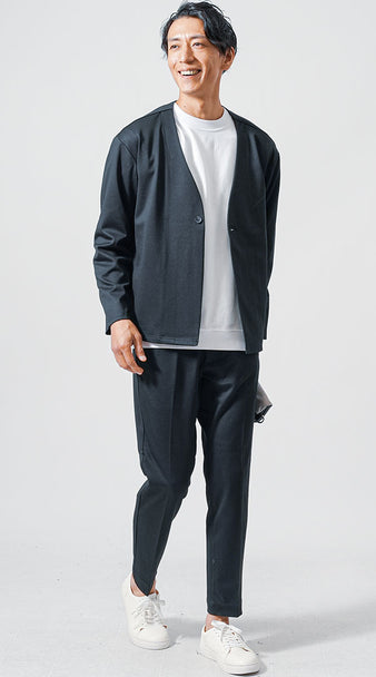 40代男性が白Tシャツをセットアップで着こなす清潔感と品のあるコーディネート