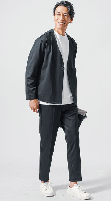 メンズにおすすめの黒セットアップのコーデ例