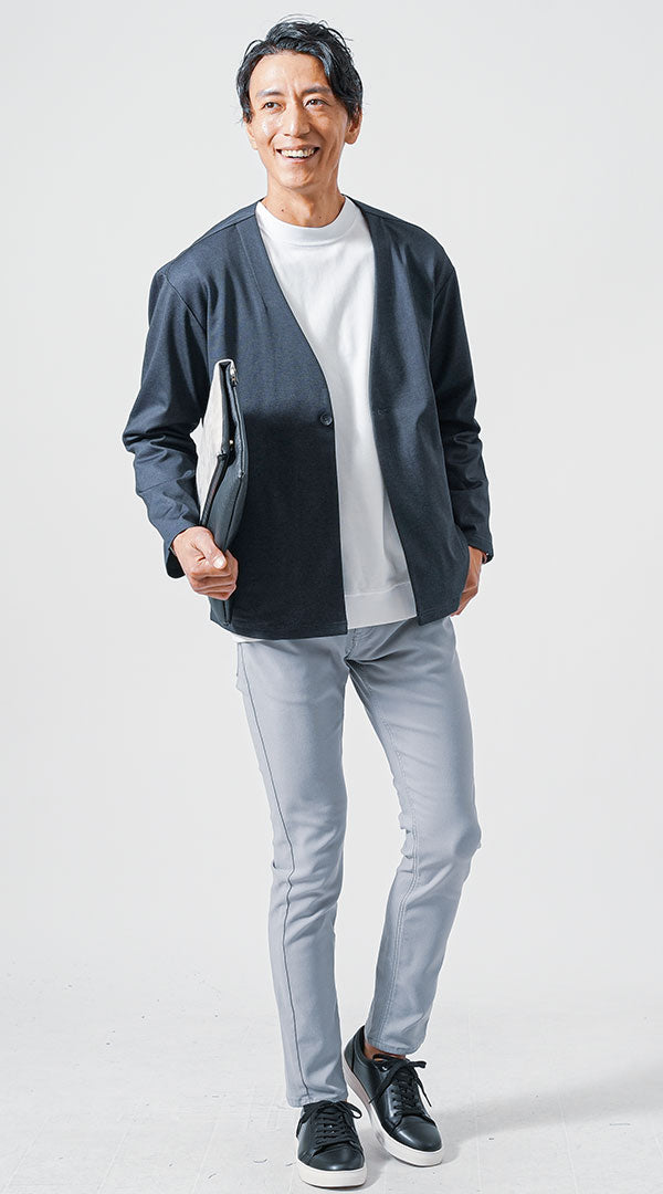 ネイビージャケット コーデ メンズ 40代 50代 30代 春 秋 カジュアル 白Tシャツ　グレーパンツ　snp_mn0912