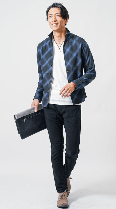 黒パンツに合う色のトップスと組み合わせた黒パンツのメンズコーデ例