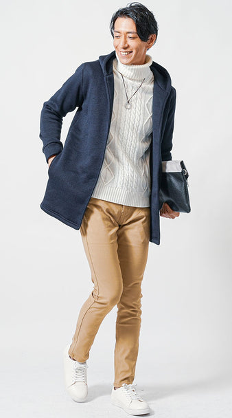 セミロング丈フーディガン×タートルネックニット×パンツのコーディネート
