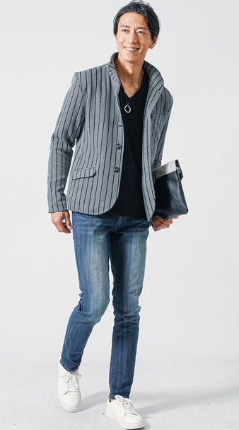 インナーを見せないVネックニット一枚着コーデ