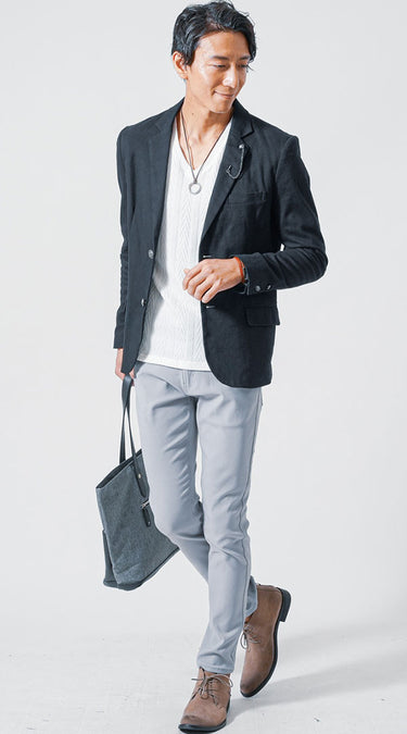 白ニットのメンズコーディネート例