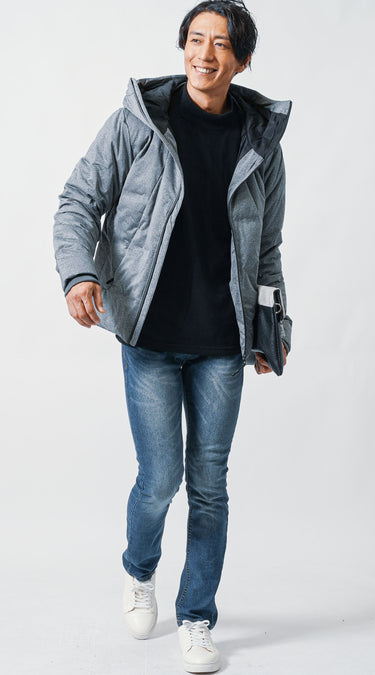 ダウンジャケットにハイネックを合わせると大人のカジュアルコーデに