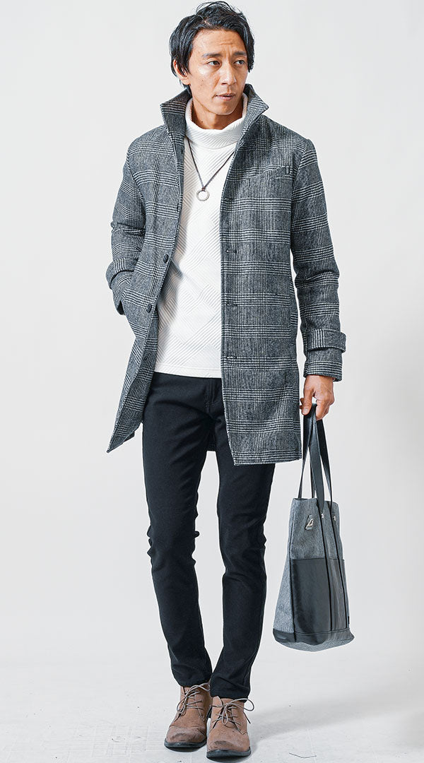 メンズのグレンチェックメルトンコートと白タートル黒パンの秋コーデ