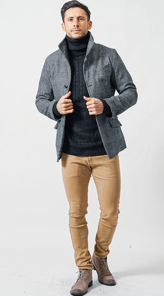 メンズにおすすめのチェック柄ショートコートとベージュパンツの冬スタイル