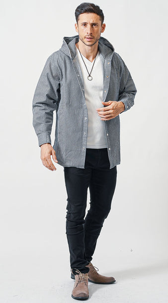 シャツパーカーの重ね着でお腹まわりをカバーしたメンズコーデ