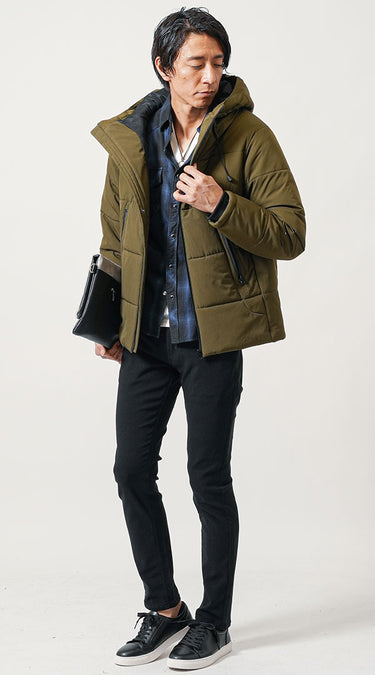 細身チェックシャツときれいめパンツのコーデ例