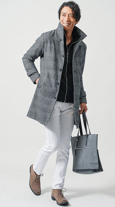 さりげないワンポイントの服と細身パンツの40代大人のちょいワルコーデ