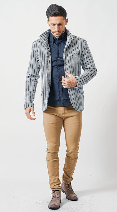 メンズにおすすめのベージュパンツのコーデ例