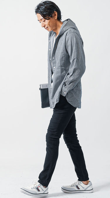 ハイテクスニーカーとパンツを合わせたメンズコーディネート