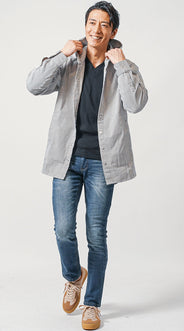 メンズの白アウターに合う色のインナーを使ったコーデ