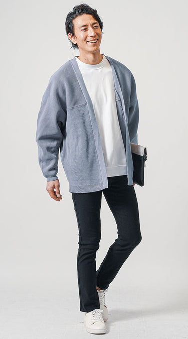 白スニーカーとチノパンツを合わせたメンズコーディネート