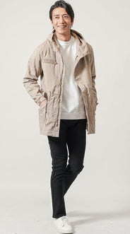 清潔感と男らしさのある40代メンズの黒スキニーパンツコーディネート