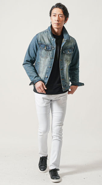 メンズにおすすめのデニムジャケットと白パンツを合わせた秋のちょいワルファッション