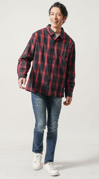 メンズにおすすめのチェックシャツ×デニムパンツのコーデ例