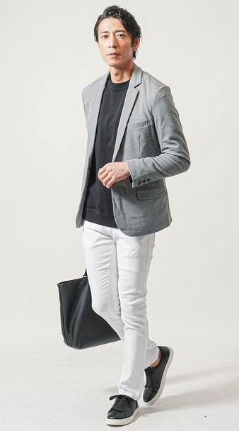 メンズにおすすめの白スキニーパンツの春秋コーデ例