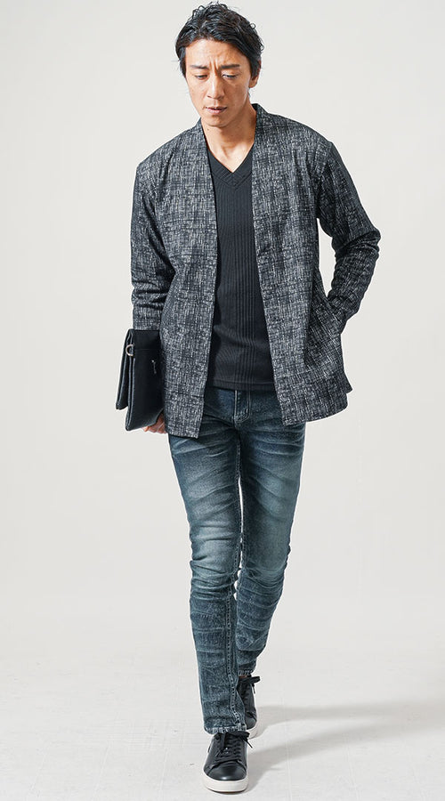 メンズにおすすめの春のカーディガンの着こなしをした男性