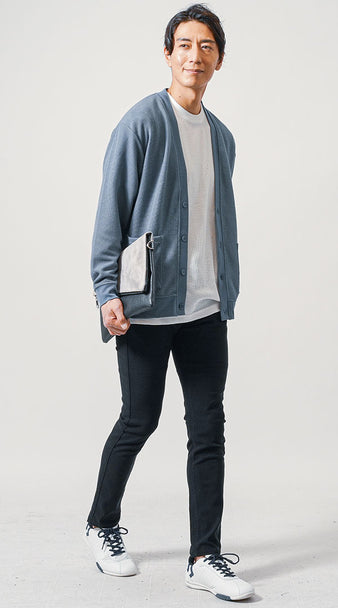 メンズにおすすめのラインデザイン白スニーカーを合わせた大人カジュアルコーデ