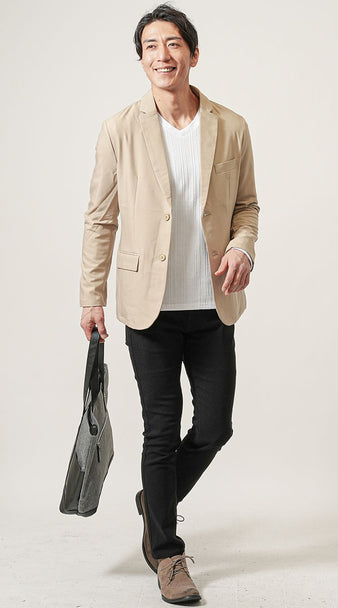 メンズのベージュに合うズボンを使ったコーデ