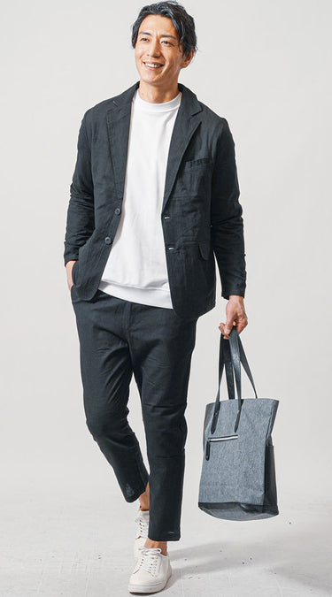 メンズにおすすめの黒セットアップのコーデ例