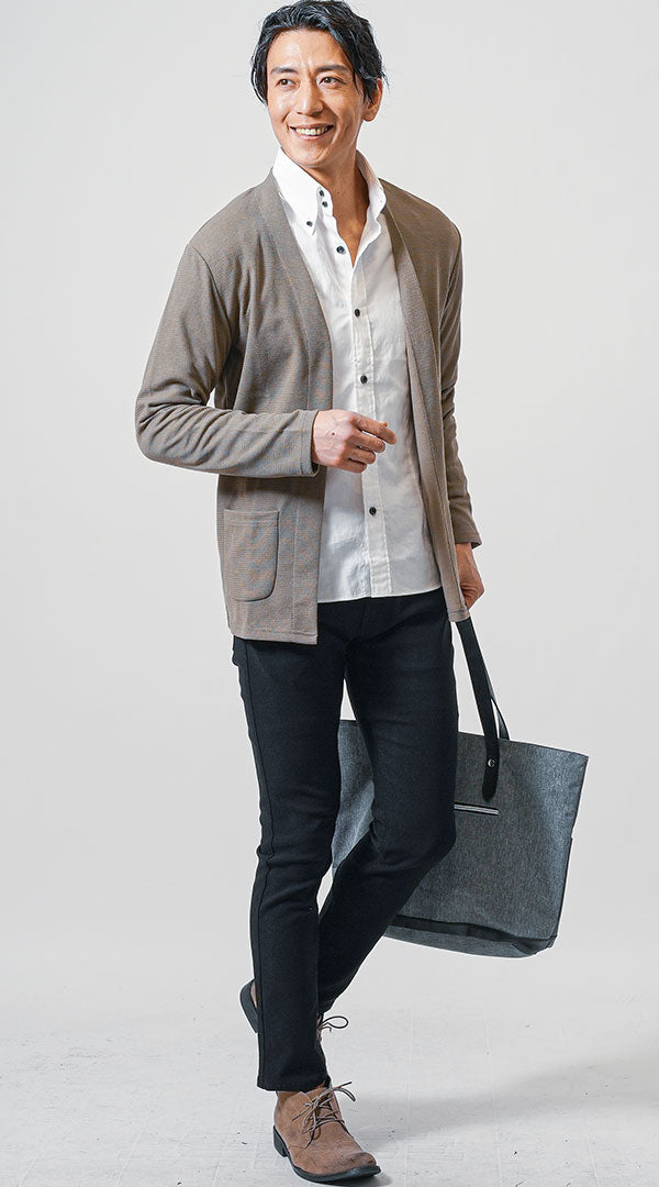 40代メンズにおすすめのグレーカーディガンと白シャツを使った秋のデートコーデ