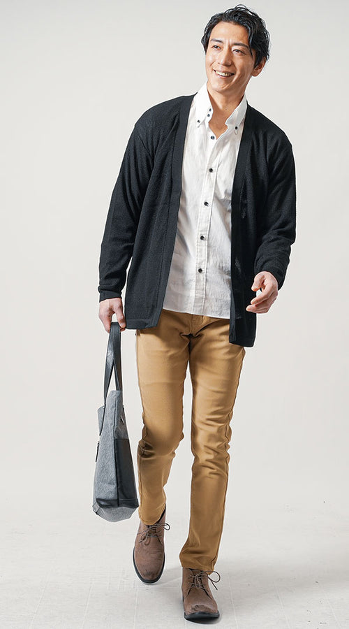 黒カーディガンのメンズ春コーデ