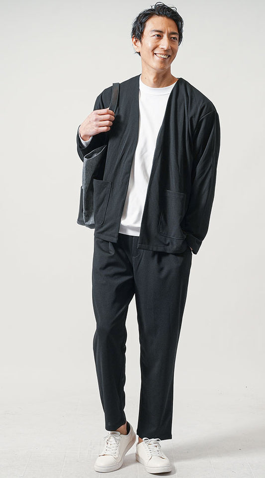 黒ノーカラージャケット　白長袖Tシャツ　黒ストレッチイージーパンツ　白スニーカー　snp_ni0367