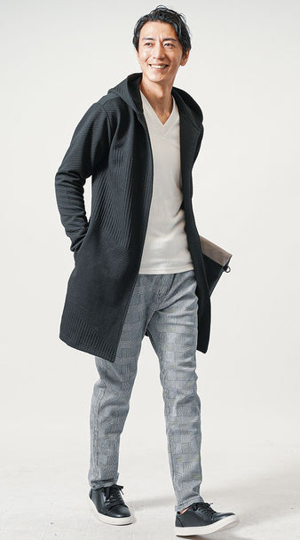 フーディガン×ロンT×パンツのコーディネート