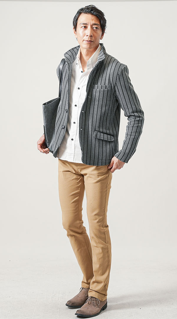 30代メンズにおすすめのストライプ立ち襟ジャケットと白シャツを合わせた秋のディナーコーデ