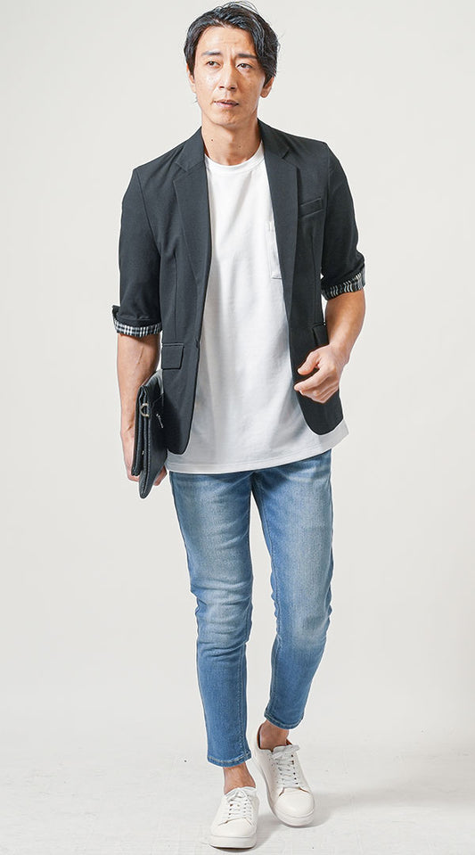 黒テーラードジャケット　白半袖Tシャツ　ブリーチデニムパンツ　白スニーカー　snp_nm0059