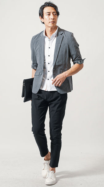 メンズのグレー×黒ズボンのおすすめのコーデ