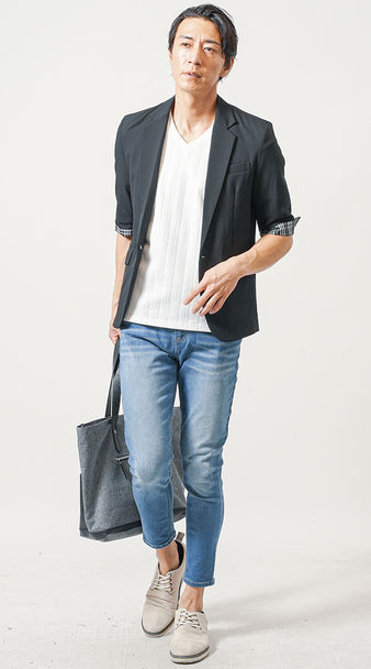 黒ジャケット×デニムパンツコーデ例