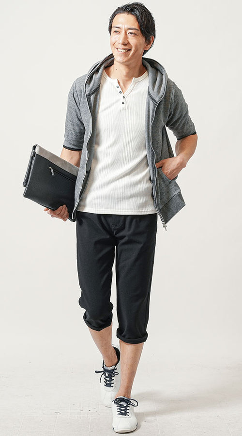 黒クロップドパンツのメンズコーデ