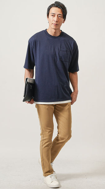 30代メンズにおしゃれチノパン×Tシャツのコーデ例