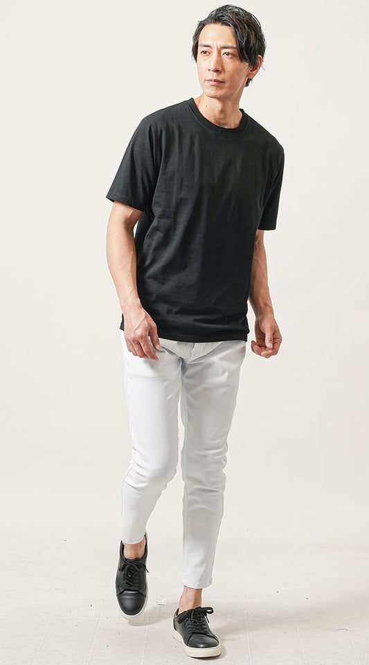 黒半袖Tシャツ　白テーパードパンツ　snp_np1142