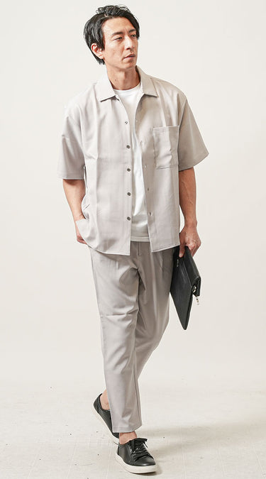 男子大学生が大人に見えるメンズ夏服シャツコーデ例