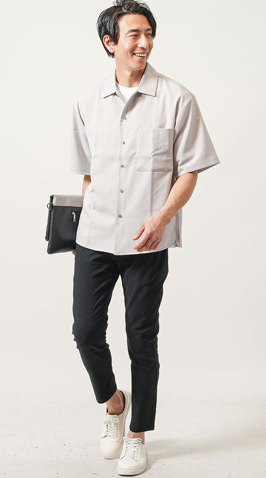 グレーオープンカラーシャツ　白半袖Tシャツ　黒テーパードアンクルパンツ　白スニーカー　snp_np0875