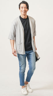 グレーカーディガンに合うズボンとのコーディネート