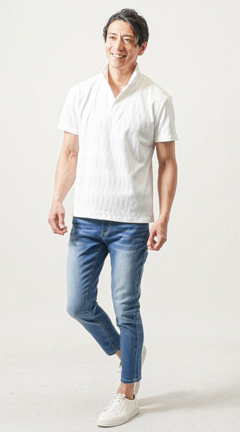 白ポロシャツと明るめデニムで上品な夏スタイルにまとめた爽やかコーデ