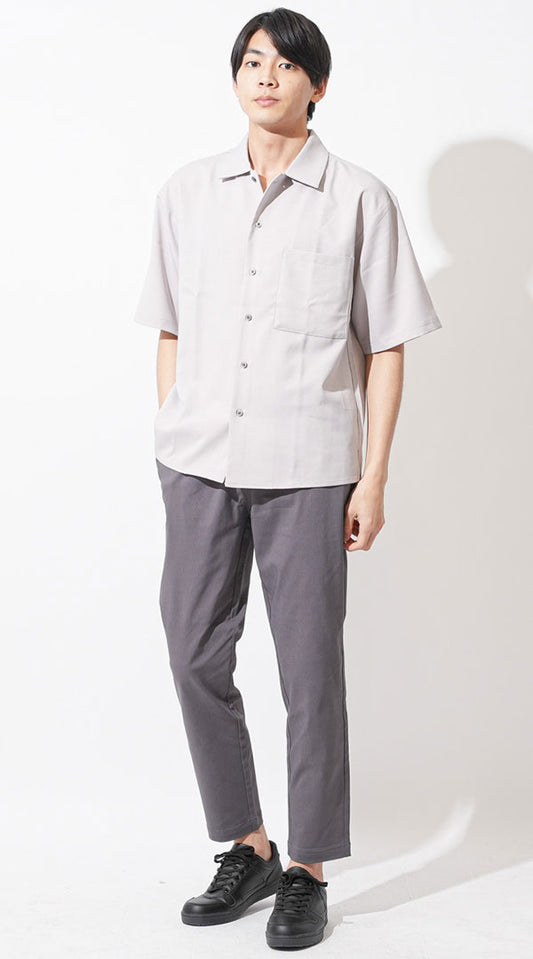【20代】グレーシャツ　白Tシャツ　グレーパンツ　黒スニーカー　snp_no0587