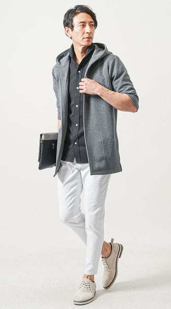 黒シャツ×白ズボンのおしゃれなコーデ